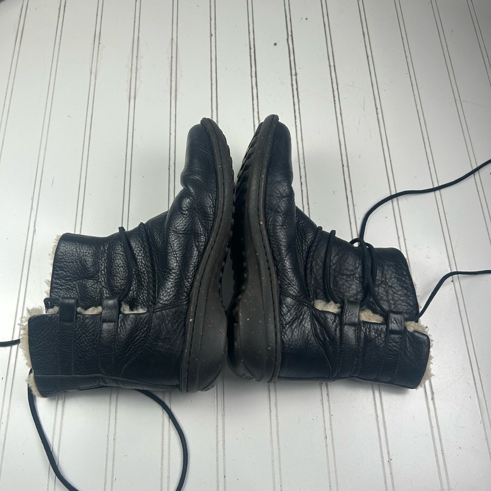 UGG Vintage Y2K Caspia Black Leather Ankle Boots Women’s Size 8 - Picture 5 of 11